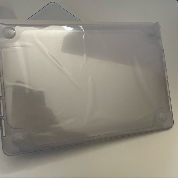 Evo Hardshell Clear Tech 21 for MacPro 13” - Picture 7 of 9